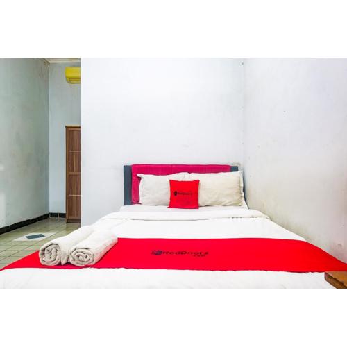RedDoorz near Batik Tulis Celaket 2