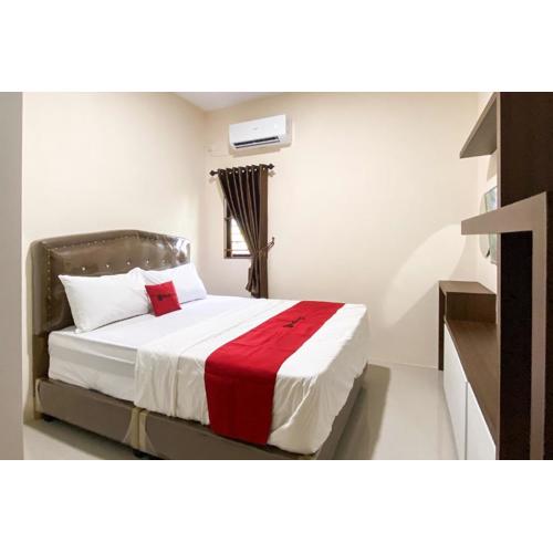 RedDoorz Near Batu Ampar Harbour