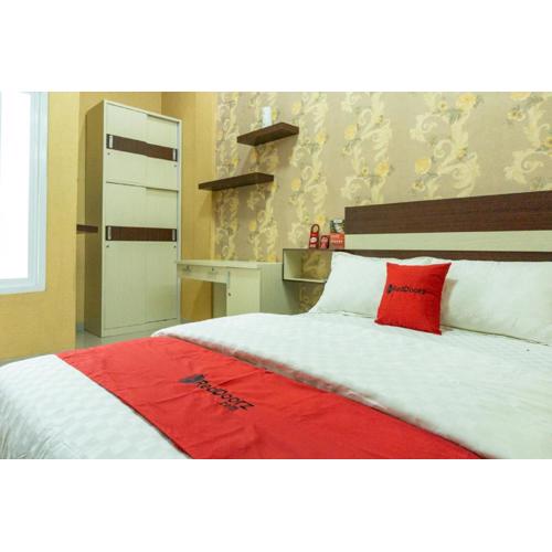 RedDoorz near Benteng Van Den Bosch