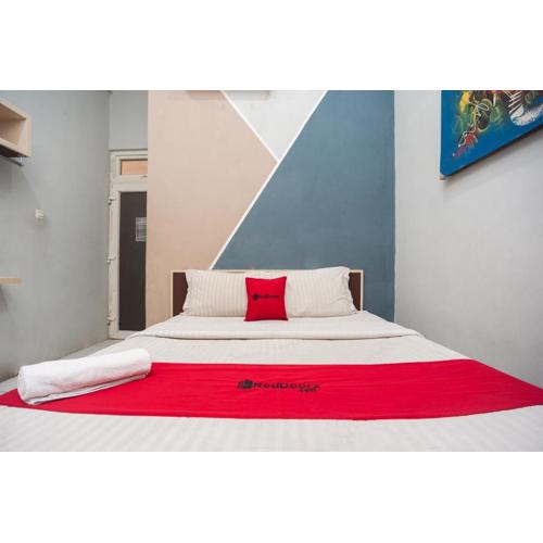 RedDoorz near Binus Anggrek 2