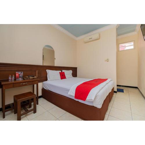 RedDoorz near Bojonegoro Train Station