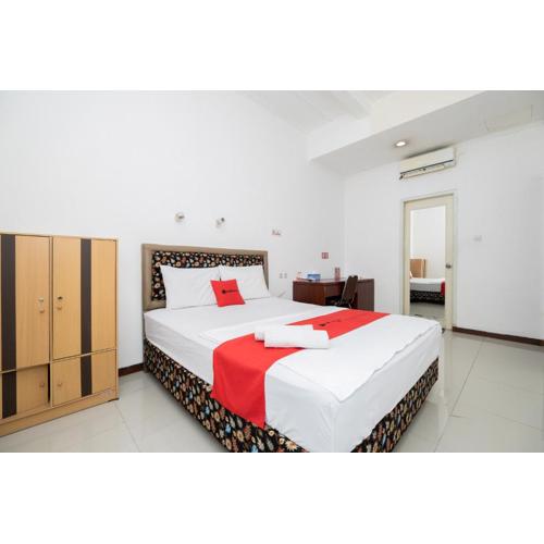 RedDoorz near Bukit Darmo Golf