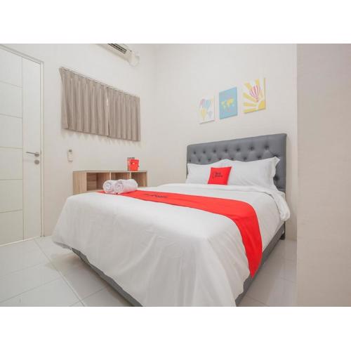 RedDoorz near Ciputra Golf Surabaya