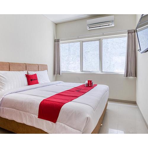 RedDoorz near Ciputra World 3