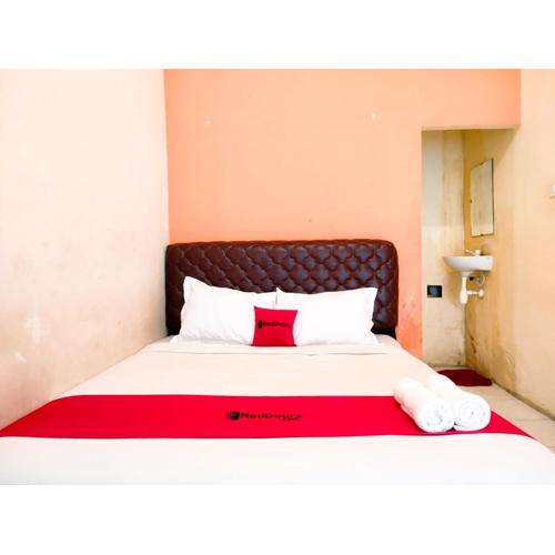 RedDoorz near City of Tomorrow Mall Surabaya