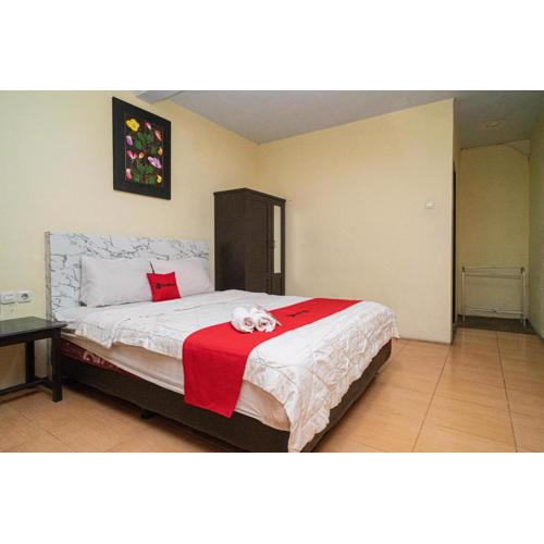 RedDoorz near Cyber Mall