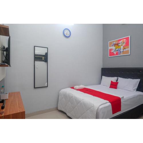 RedDoorz Near Dr Oen Solo Baru Hospital