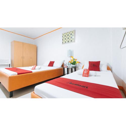 RedDoorz near East Avenue Medical Center