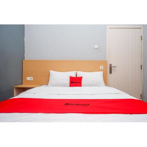 RedDoorz near Exit Tol Batang