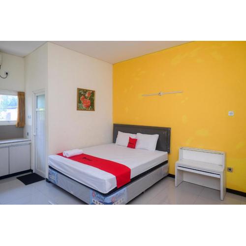 RedDoorz near Exit Tol Krapyak Semarang 3