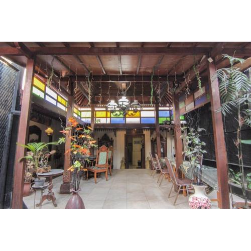 RedDoorz near Galeria Mall 2