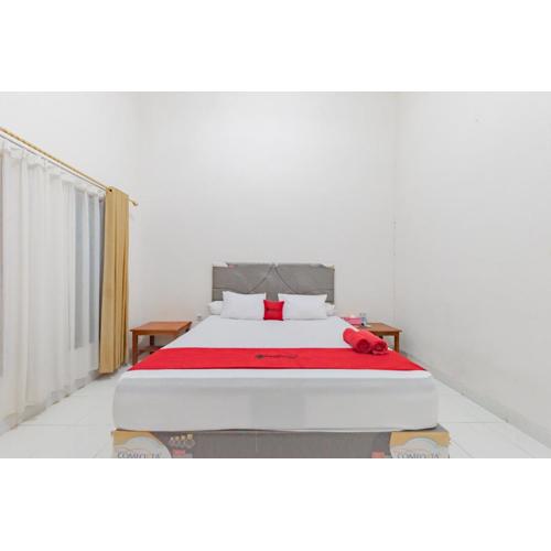 RedDoorz near GOR Parenggean