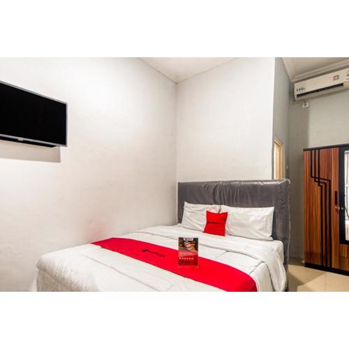 RedDoorz near Graha Cijantung Mall