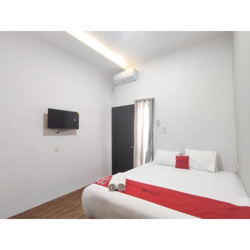 RedDoorz near Graha Saba Buana 2