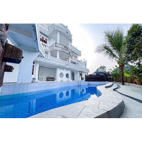 RedDoorz near Gunung Salak