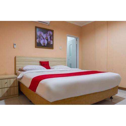 RedDoorz near Istana Plaza 2