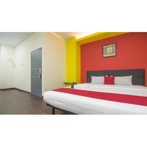 RedDoorz near ITC Mangga Dua