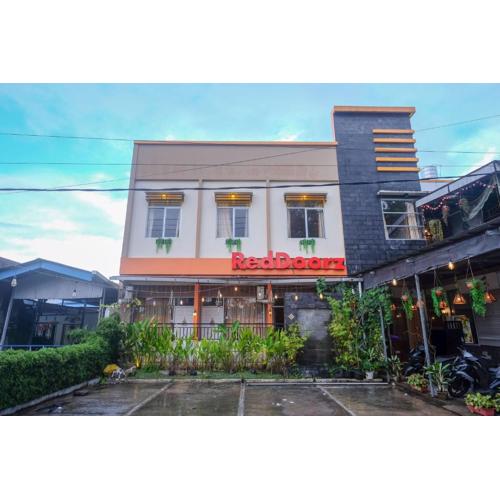 RedDoorz near Jalan Wolter Monginsidi Manado