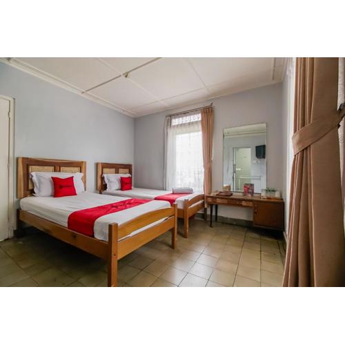 RedDoorz near Jam Gadang Syariah Bukit Tinggi