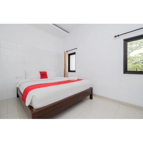 RedDoorz near Jawa Timur Park 3