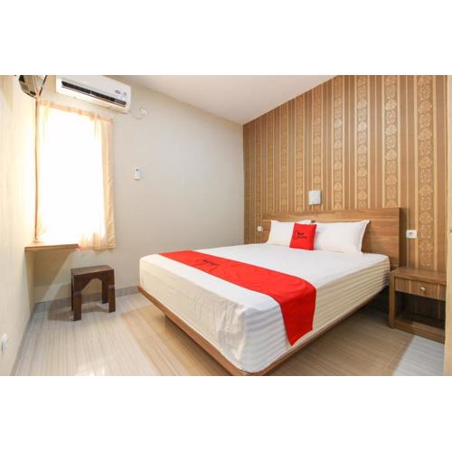 RedDoorz near Jogja Kembali Monument 3