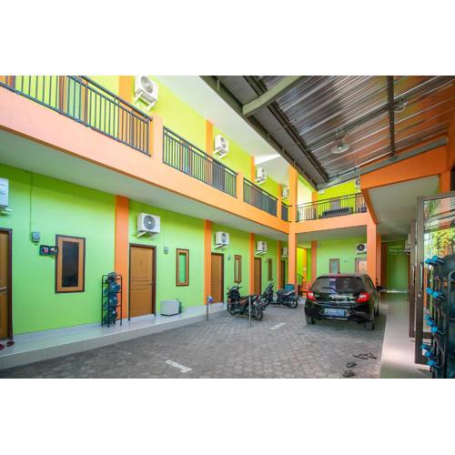 RedDoorz near Kejaksan Station Cirebon 2