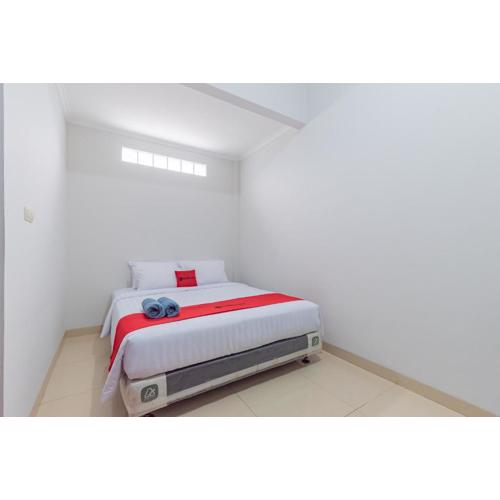 Reddoorz near Kiara Artha Park