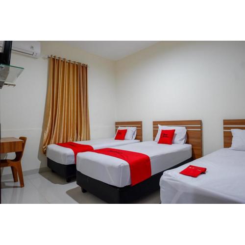 RedDoorz near Living Plaza Purwokerto