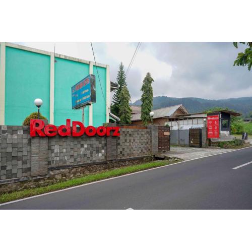 RedDoorz near Lokawisata Baturaden