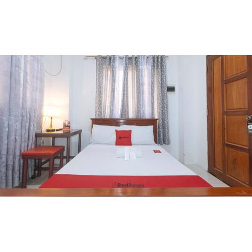 RedDoorz near LRT 2 Antipolo Station