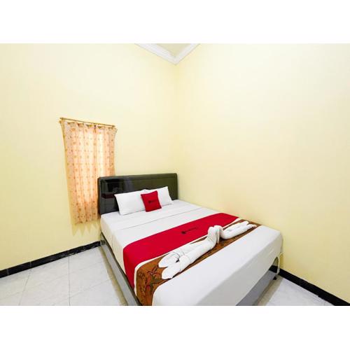 Reddoorz Near Makam Bung Karno Blitar