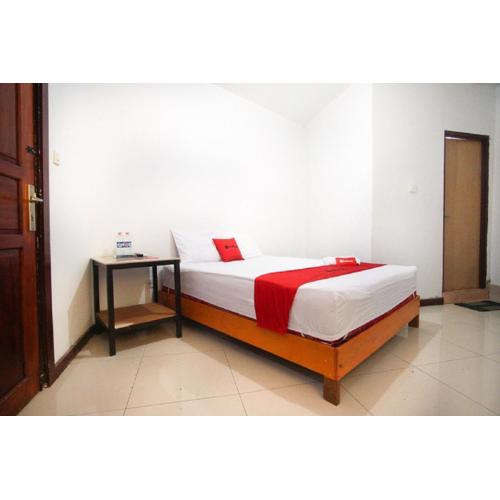 RedDoorz near Mal Abepura