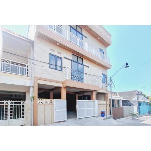 RedDoorz near Malang Creative Center