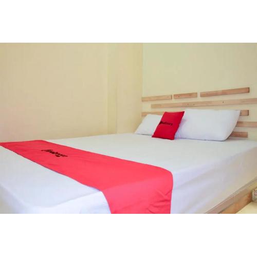 RedDoorz near Mangga Dua Square