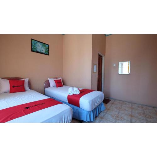 RedDoorz near Mangrove Forest Kupang