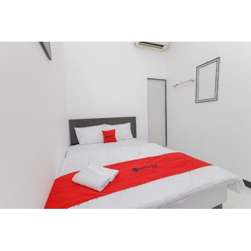 RedDoorz near Mayapada Hospital Surabaya