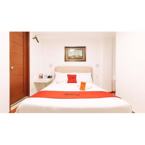 RedDoorz near Mercado del Lago