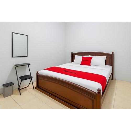 RedDoorz near Metro Bandung