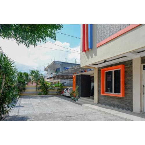 RedDoorz near Millenium Waterpark Palu