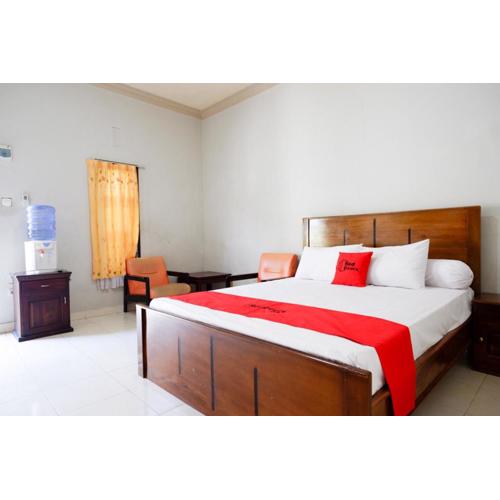 RedDoorz near Mutiara SIS Al Jufrie Airport Palu