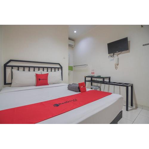 RedDoorz near Nagoya Citywalk Batam 2
