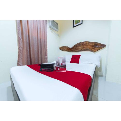 RedDoorz near New Government Center