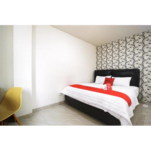 RedDoorz near Palembang Trade Center 3