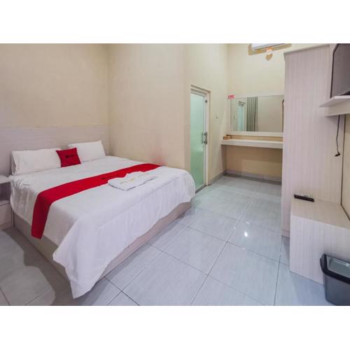 RedDoorz near Pantai Pancer Door Pacitan