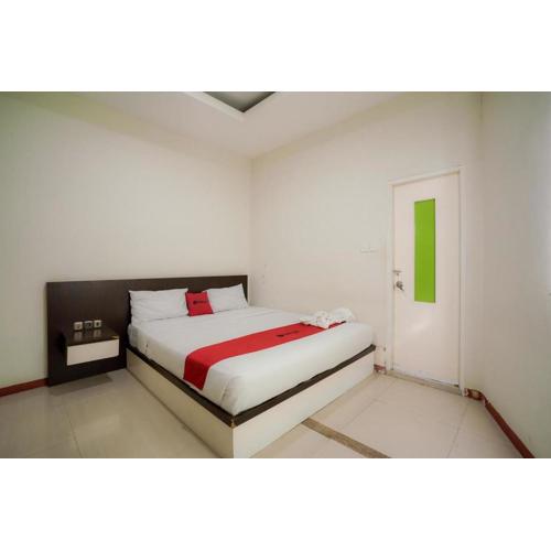 RedDoorz near Pantai Pede