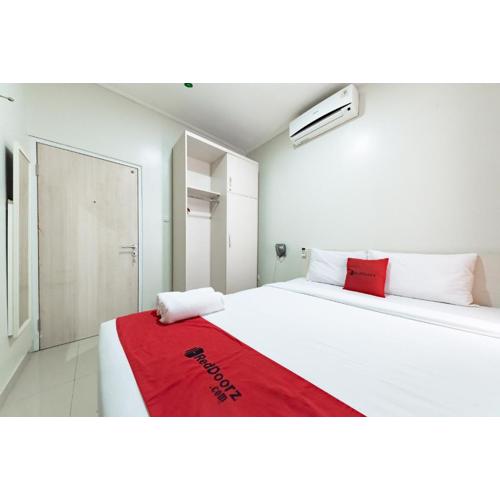 RedDoorz near Pasar Baru Bandung