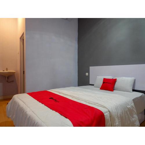 RedDoorz near Pasar Batang