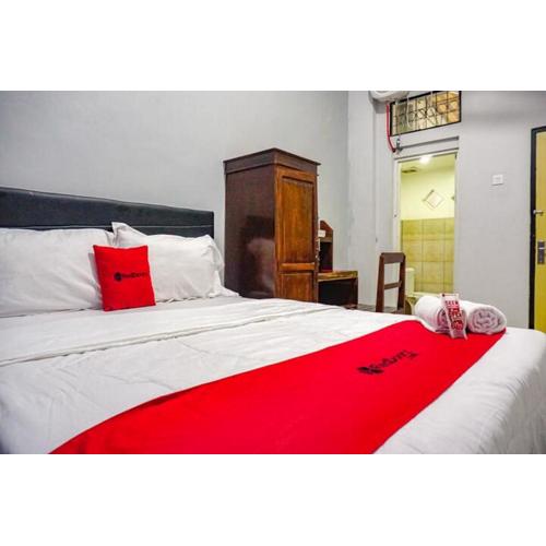 RedDoorz near Penimbangan Beach Singaraja