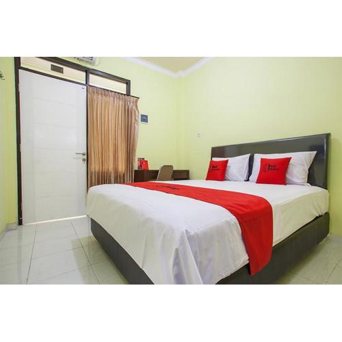 RedDoorz near Petra University 2