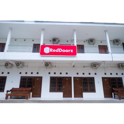 RedDoorz near Plaza Ambarrukmo Yogyakarta